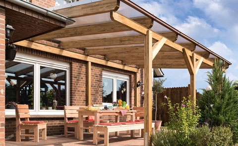 Terrassen-Überdachung aus Leimholz, schön und haltbar mit Kesseldruckimprägnierung KD+ braun